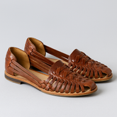 Damskie sandały z zamkniętymi palcami - paski - wygodne